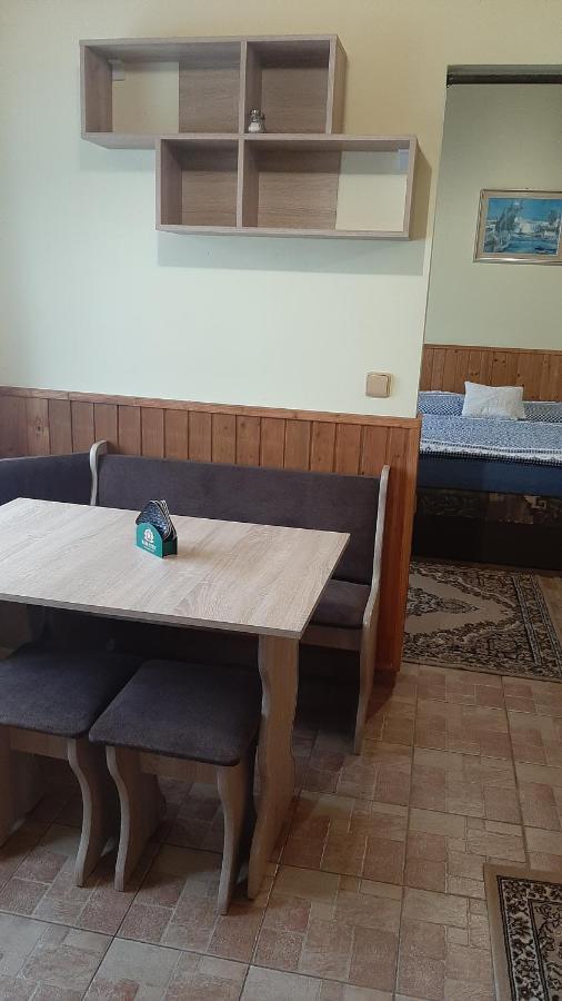 Guest House Vila Frýdštejn Esterno foto