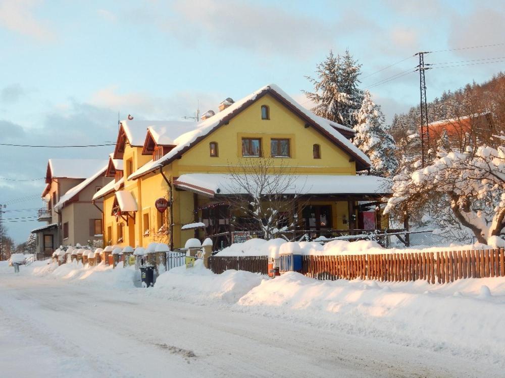 Guest House Vila Frýdštejn Esterno foto